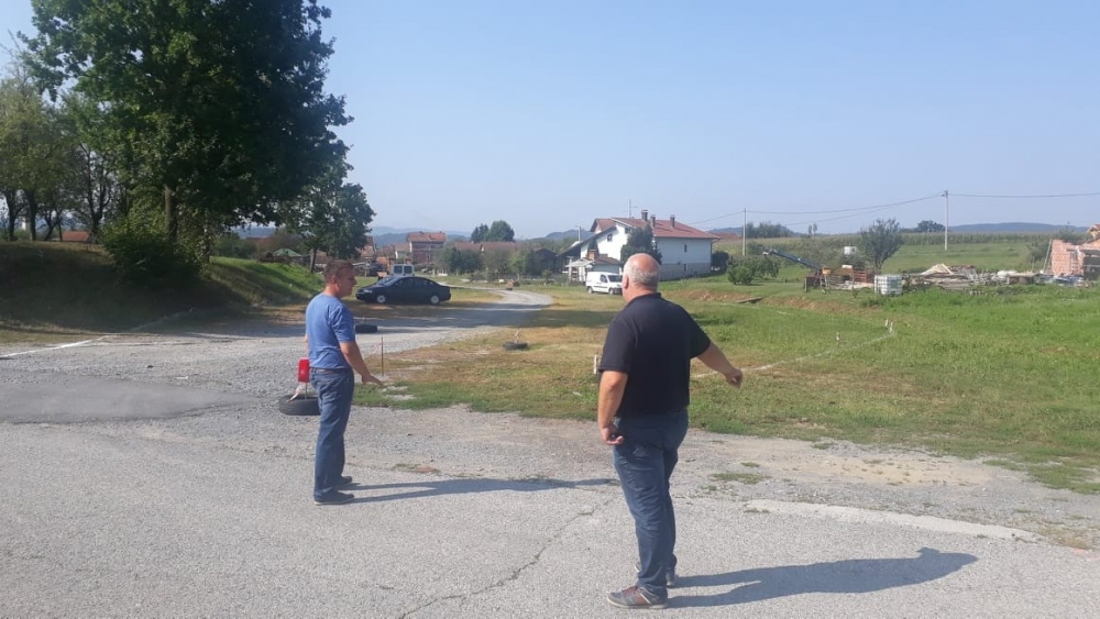 Počela izgradnja parkirališta kod groblja; uređenje staza na groblju