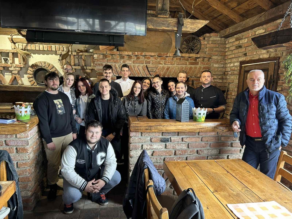 Regionalne hrvatske kuhinje- studenti Enogastronomije u nastavnoj bazi Zlatni lug