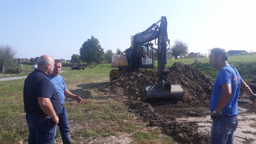 Počela izgradnja parkirališta kod groblja; uređenje staza na groblju