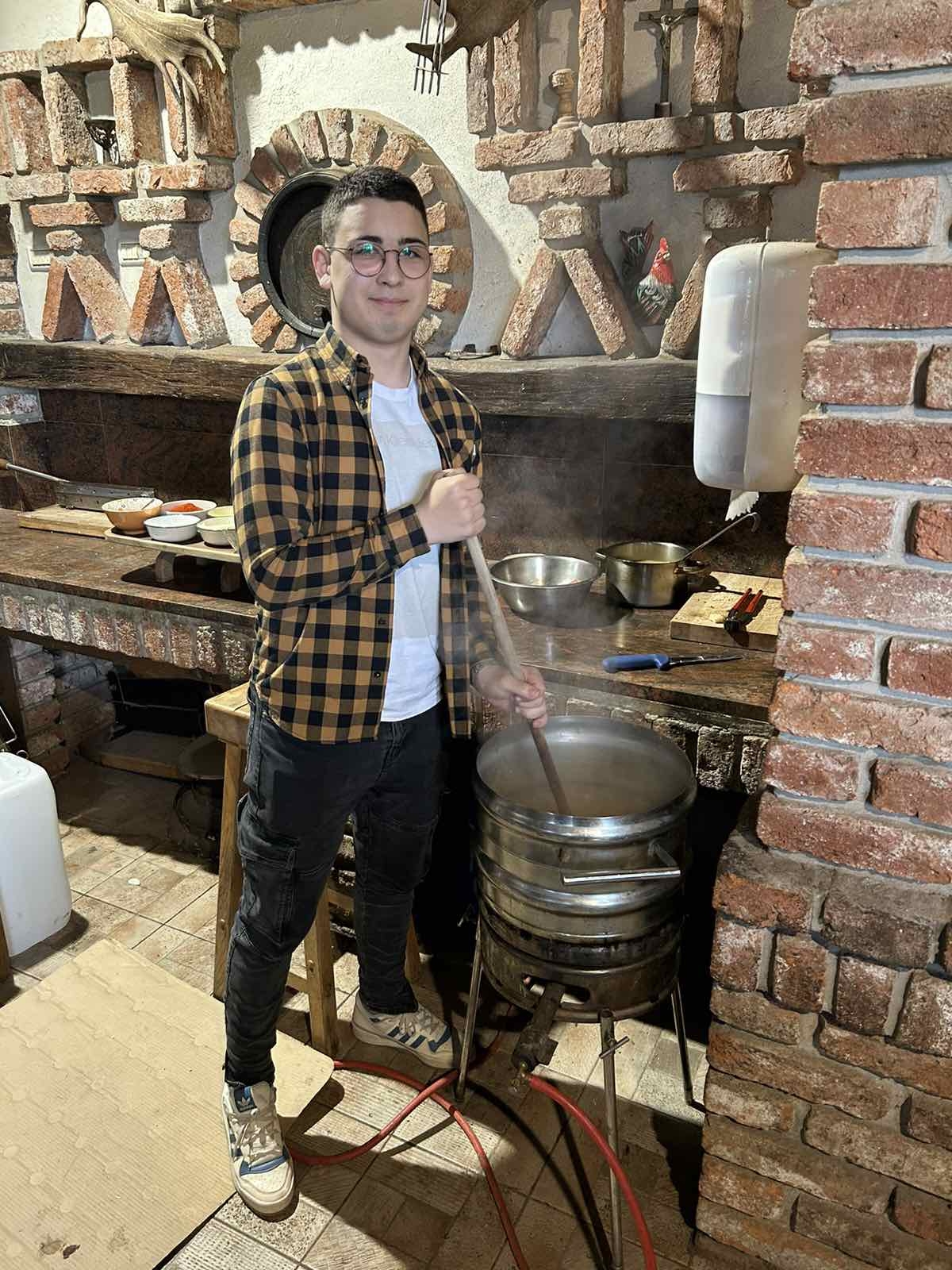 Regionalne hrvatske kuhinje- studenti Enogastronomije u nastavnoj bazi Zlatni lug