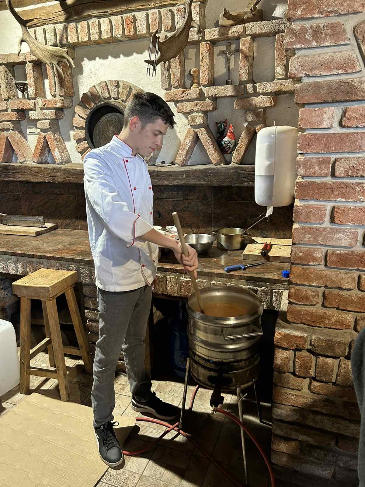 Regionalne hrvatske kuhinje- studenti Enogastronomije u nastavnoj bazi Zlatni lug