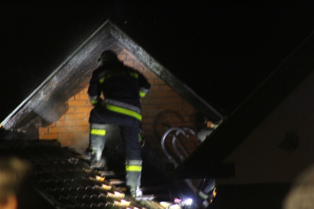 BRODSKI DRENOVAC Muškarac (69) spaljivao grane u pecalu prilikom čega je vatra zahvatila krovište pecala