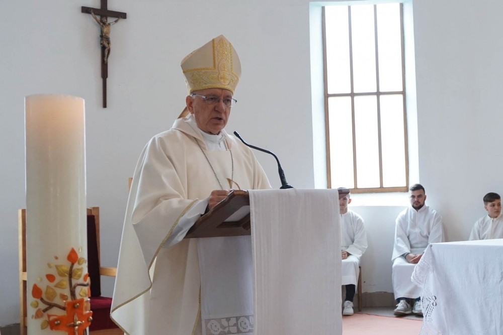 Biskup Škvorčević krstio peto dijete roditelja Gegić