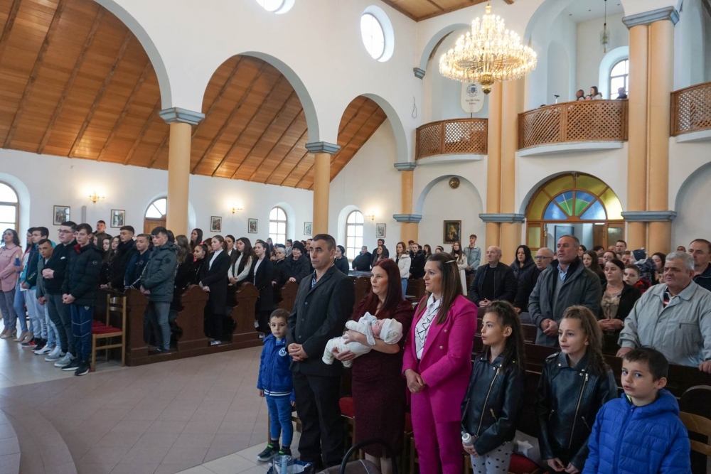 Biskup Škvorčević krstio peto dijete roditelja Gegić