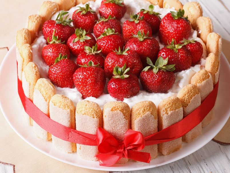 Torta bez pečenja: Recept za božanstveno finu slasticu s jagodama