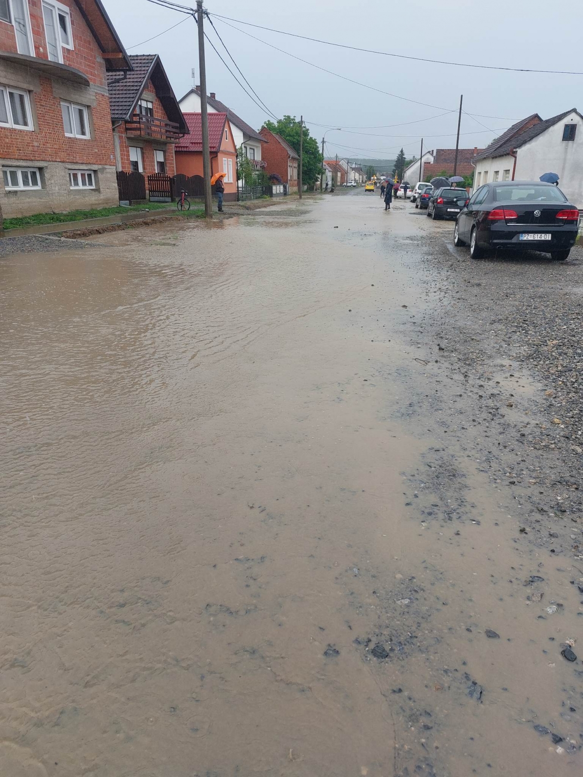 KAKO ŽIVE STANOVNICI FRKLJEVACA I KADANOVACA?? Očajni su i prepušteni sami sebi...