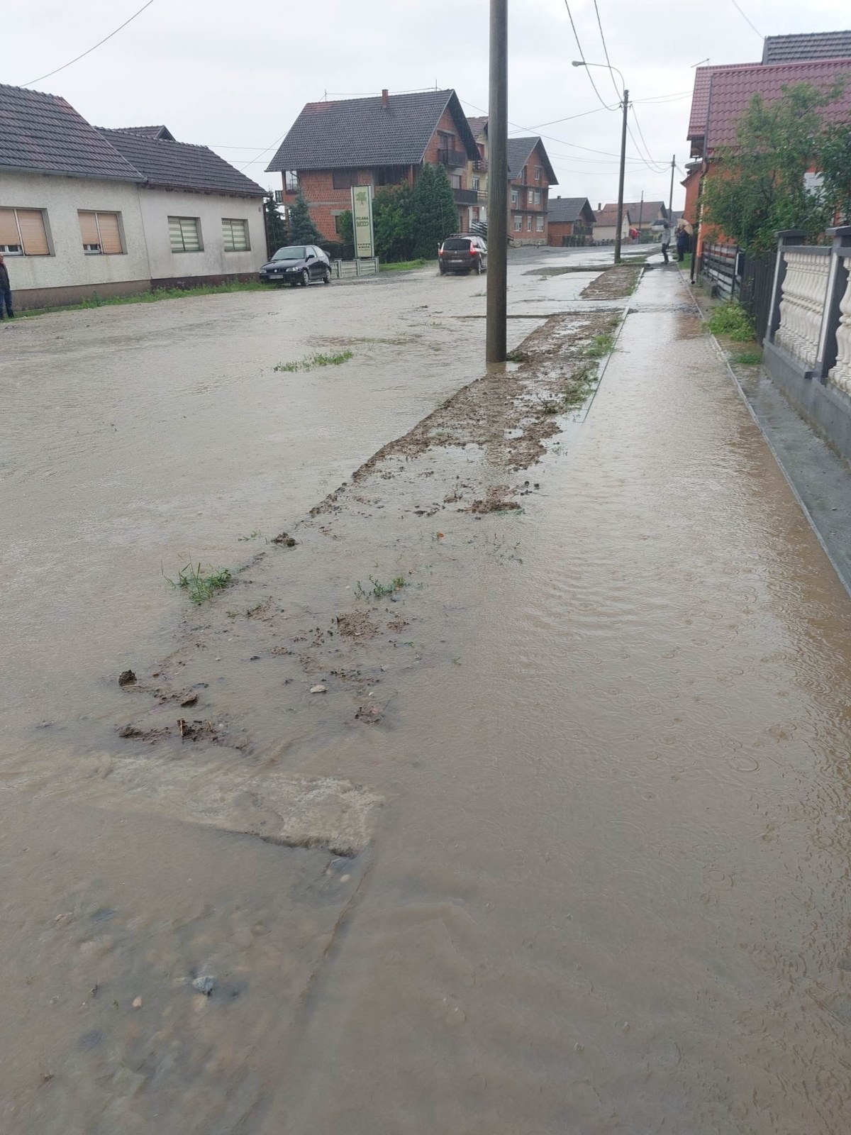 KAKO ŽIVE STANOVNICI FRKLJEVACA I KADANOVACA?? Očajni su i prepušteni sami sebi...