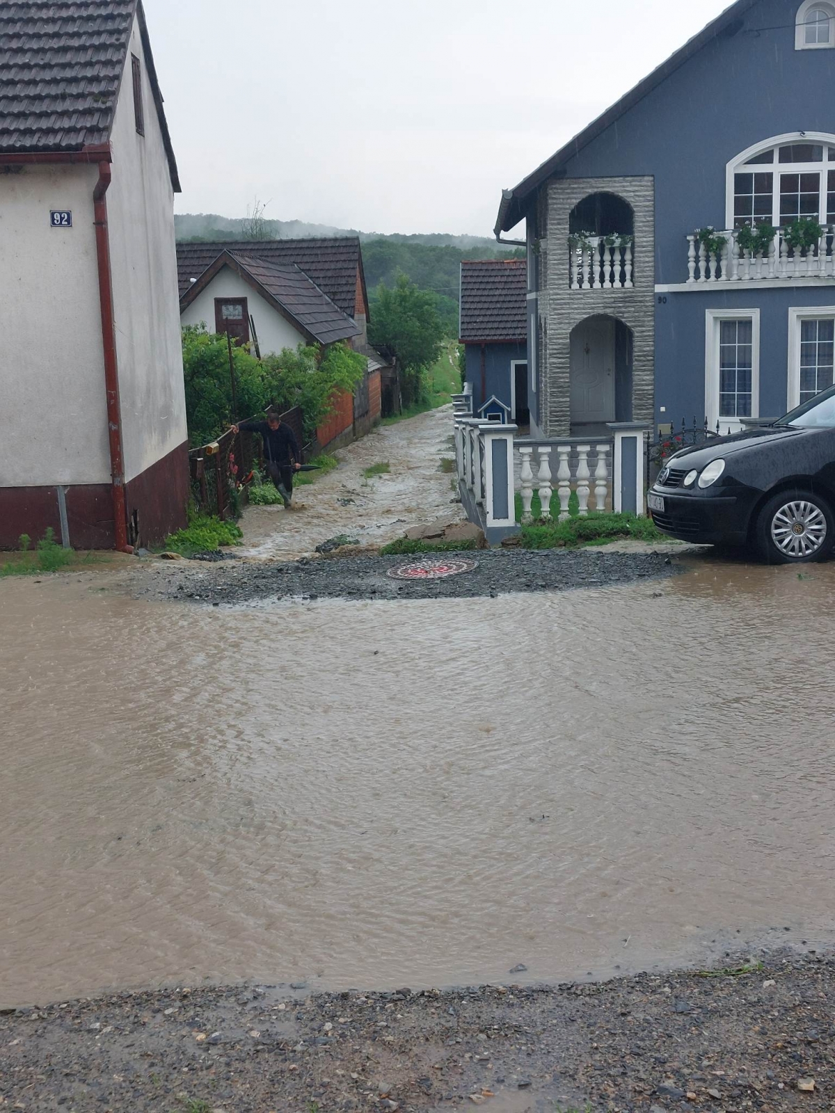 KAKO ŽIVE STANOVNICI FRKLJEVACA I KADANOVACA?? Očajni su i prepušteni sami sebi...