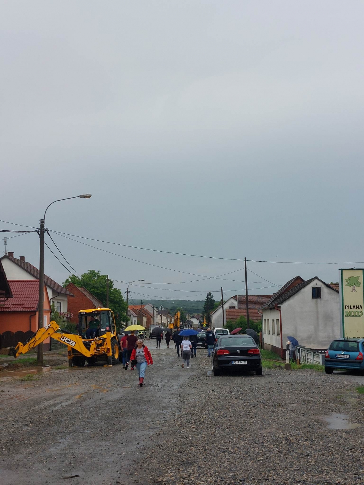 KAKO ŽIVE STANOVNICI FRKLJEVACA I KADANOVACA?? Očajni su i prepušteni sami sebi...