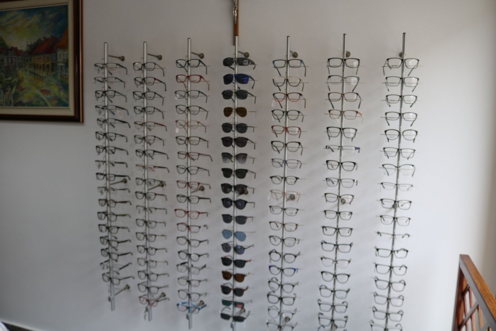 Besplatno mjerenje dioptrije, kvalitetu i sigurnost pri odabiru naočala nudi vam Očna optika Abrić