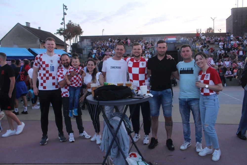 SUTRA SVI U PLETERNICU: Nakon LIDAS-a organizirano zajedničko gledanje finalne utakmice