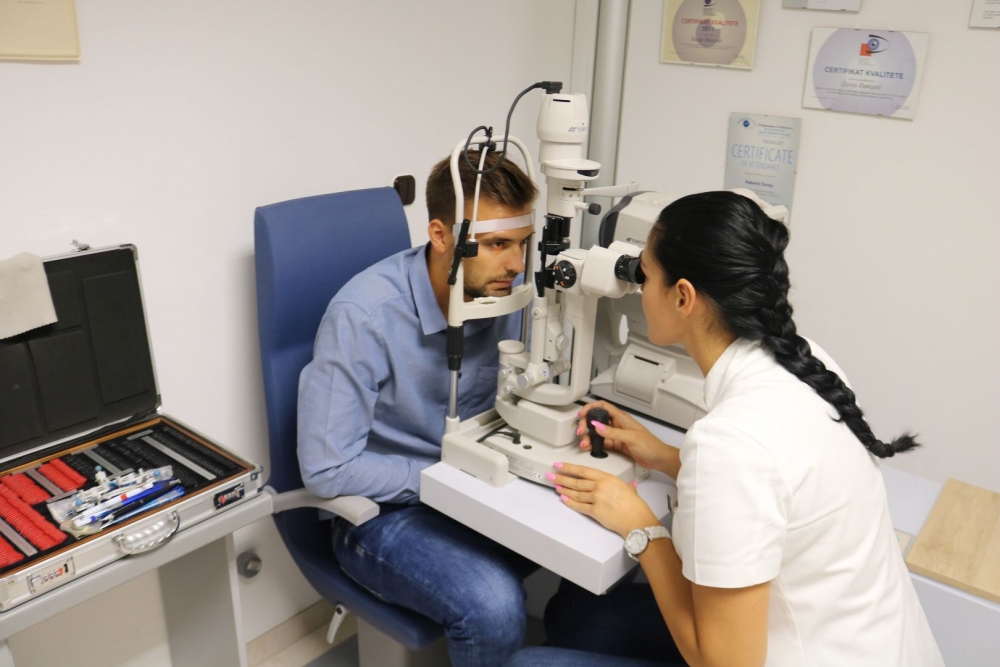 Besplatno mjerenje dioptrije, kvalitetu i sigurnost pri odabiru naočala nudi vam Očna optika Abrić