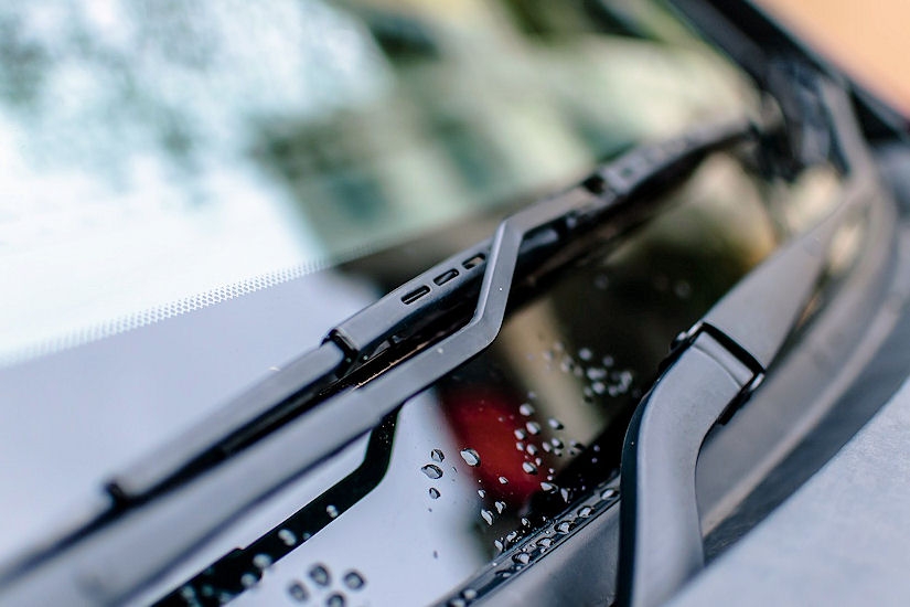 Podli vozač skrivio prometnu nesreću na parkiralištu pa pod brisače gurnuo tuđe podatke!