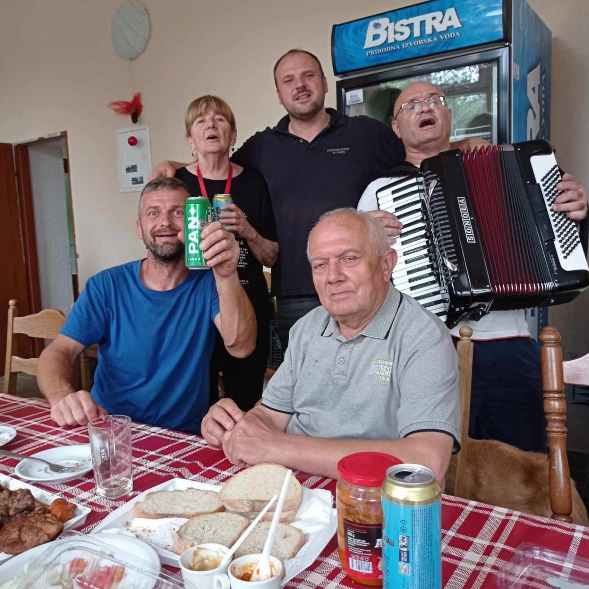 Radna akcija vrijednih članova HPD ’Sokolovac’ za kraj planinarske sezone