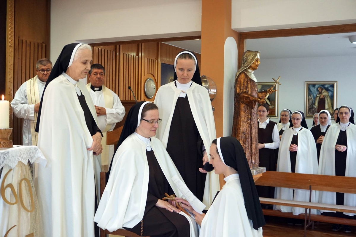 Biskup Škvorčević predvodio slavlje redovničkih zavjeta i obnove zavjeta u Hrvatskom Leskovcu 