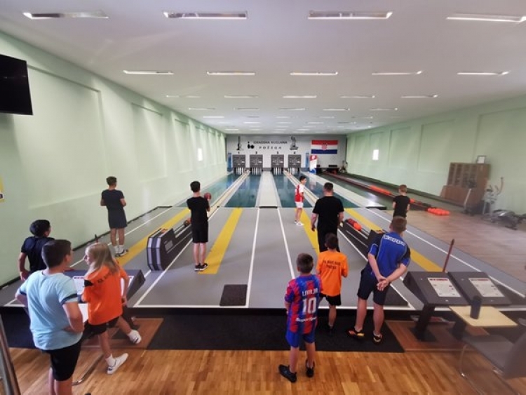 Polaznici Škole kuglanja Požeškog športskog saveza i Kuglačkog kluba Nove nade odradili pola obuke