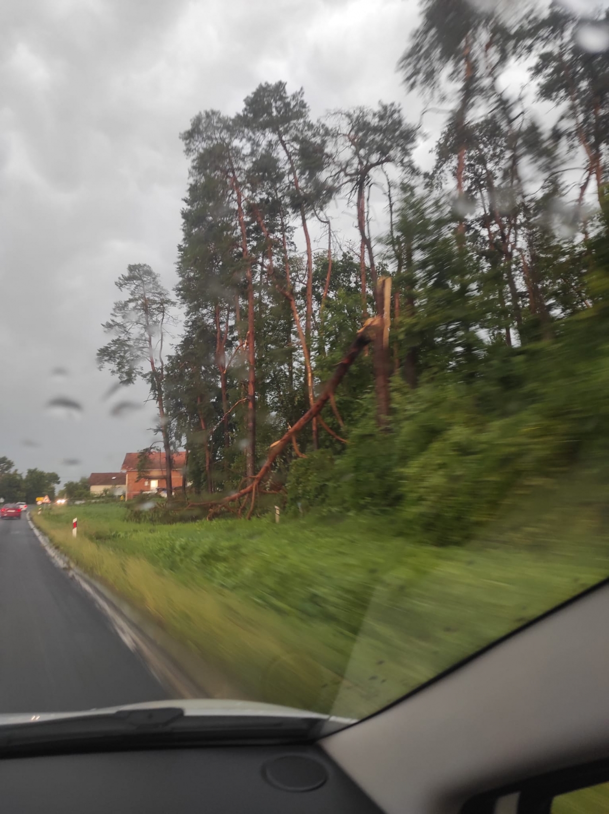 Pleternica i okolica teško stradali u nevremenu, prizori su apokaliptični