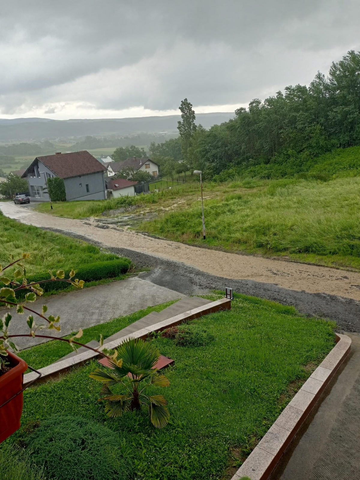 Pleternica i okolica teško stradali u nevremenu, prizori su apokaliptični