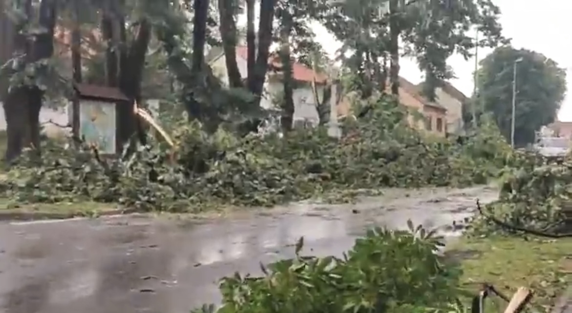 Pleternica i okolica teško stradali u nevremenu, prizori su apokaliptični