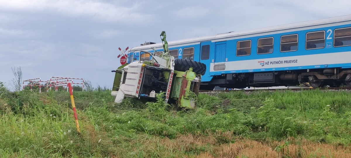 DETALJI PROMETNE NESREĆE: U sudaru vlaka i kombajna teško ozlijeđen 56-godišnjak