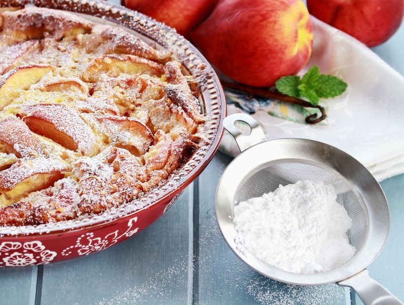 Jednostavno i tako francuski: Kolač koji će uspjeti svakome tko zna smućkati tijesto za palačinke... i narezati breskvu