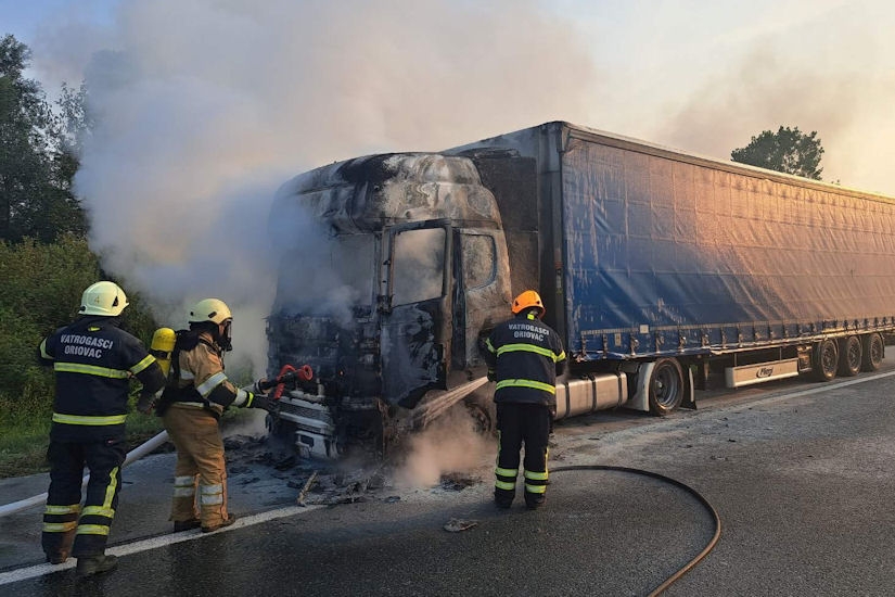 Strašan prizor na autocesti u Slavoniji! Pogledajte što je ostalo od kabine kamiona…