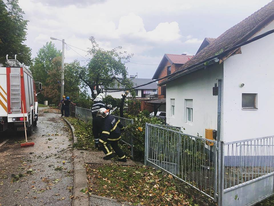 Olujno nevrijeme poharalo cijelu Požeštinu, poljoprivrednici zbrajaju štetu