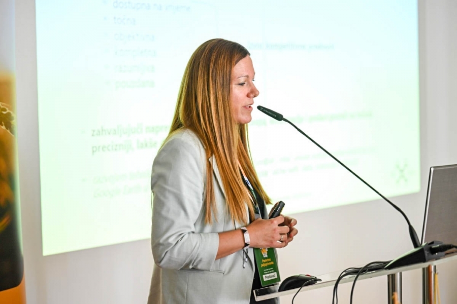 Benefiti razvoja moderne poljoprivredne proizvodnje na znanstveno-stručnom skupu „Pametna poljoprivreda„