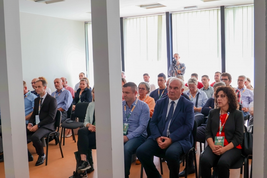 Benefiti razvoja moderne poljoprivredne proizvodnje na znanstveno-stručnom skupu „Pametna poljoprivreda„