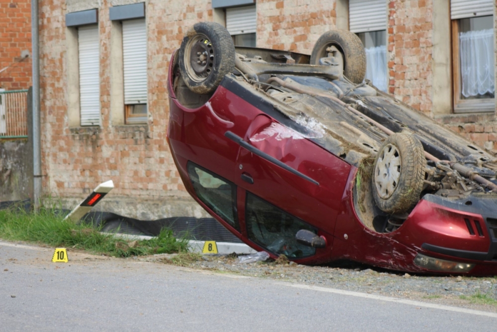 MIHALJEVCI:  48-godišnja vozačica sletjela vozilom s kolnika