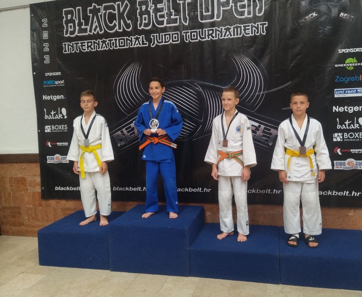 JK Slavonac osvojio pet medalja na turniru u Zagrebu