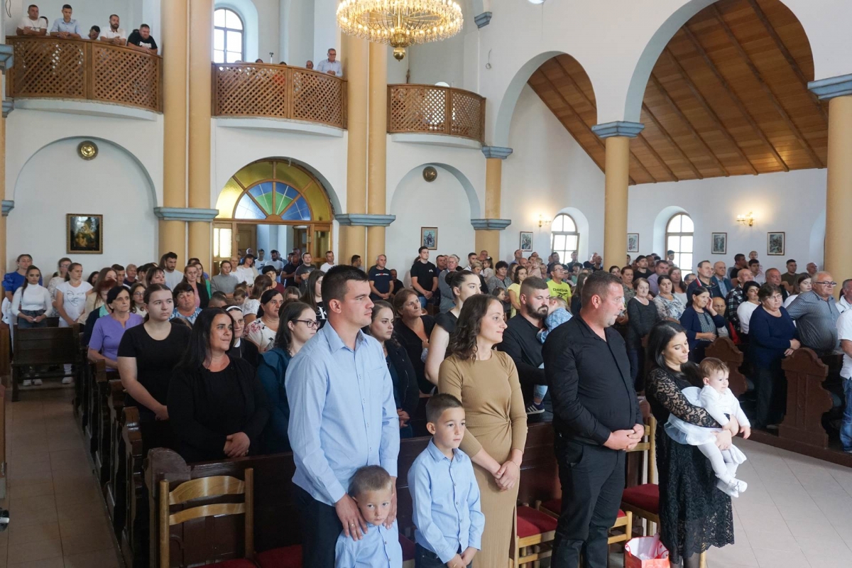 Biskup Škvorčević krstio peto dijete roditelja Ivanović