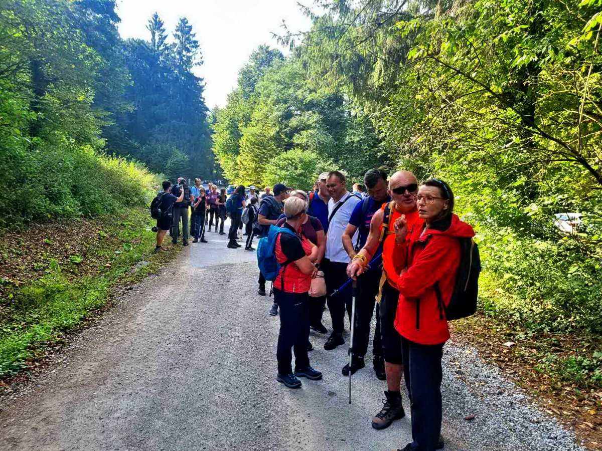 HPD Gojzerica Požega: Izlet za slijepe i slabovidne osobe „Pruži mi ruku“