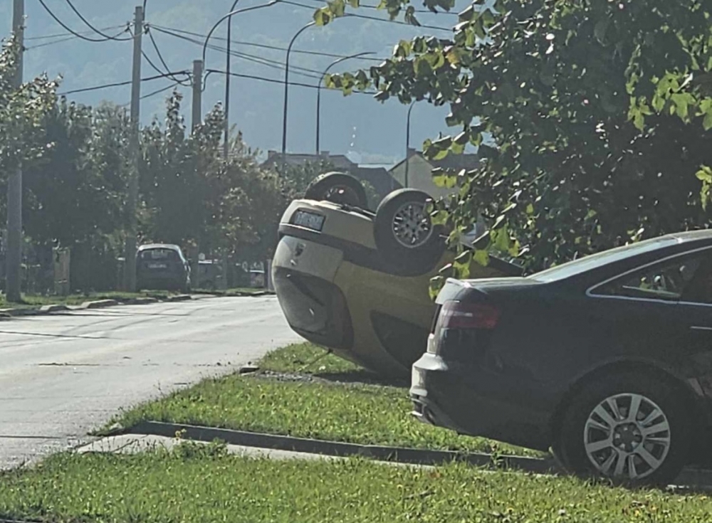 Vozilom se prevrnuo na krov u Požegi