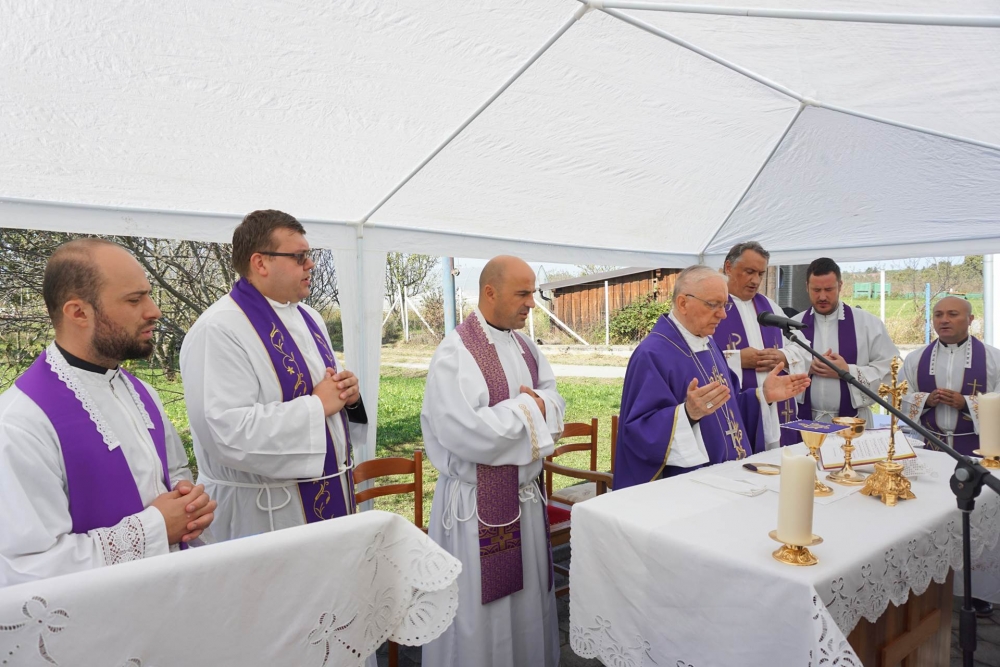 Biskup Škvorčević predvodio misu za poginule branitelje u Gornjoj Obriježi