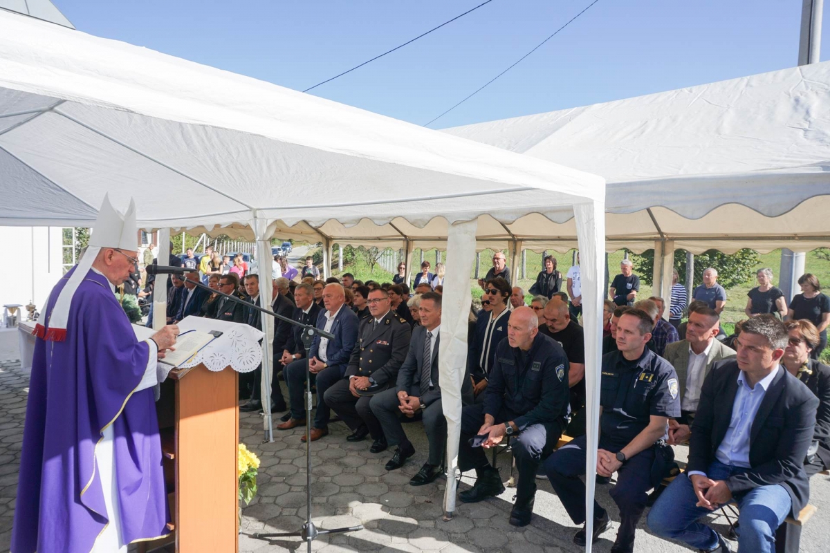 Biskup Škvorčević predvodio misu za poginule branitelje u Gornjoj Obriježi