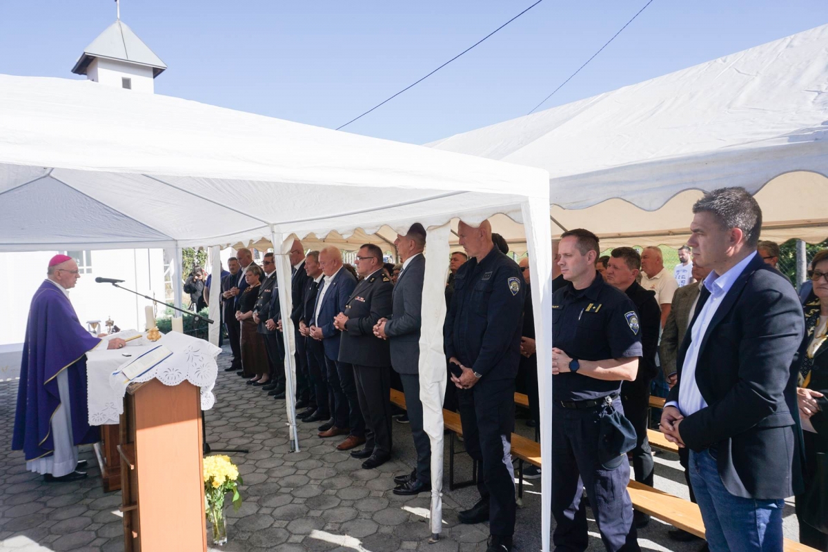 Biskup Škvorčević predvodio misu za poginule branitelje u Gornjoj Obriježi