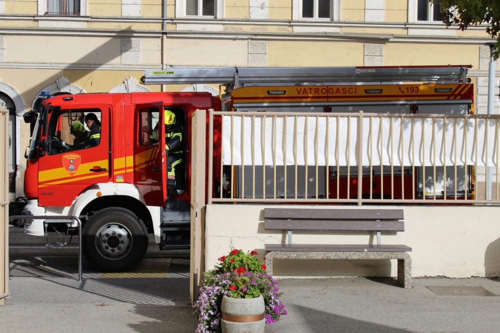 Vježba evakuacije i spašavanja u slučaju požara u požeškoj osnovnoj školi
