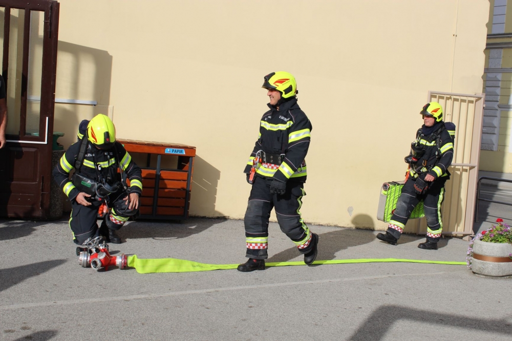 Vježba evakuacije i spašavanja u slučaju požara u požeškoj osnovnoj školi