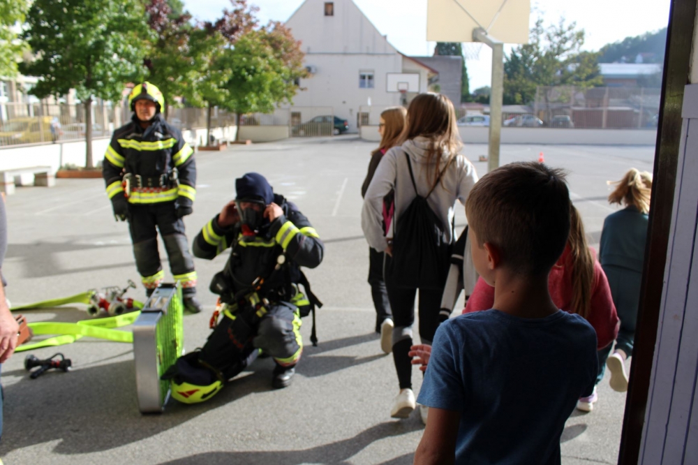 Vježba evakuacije i spašavanja u slučaju požara u požeškoj osnovnoj školi