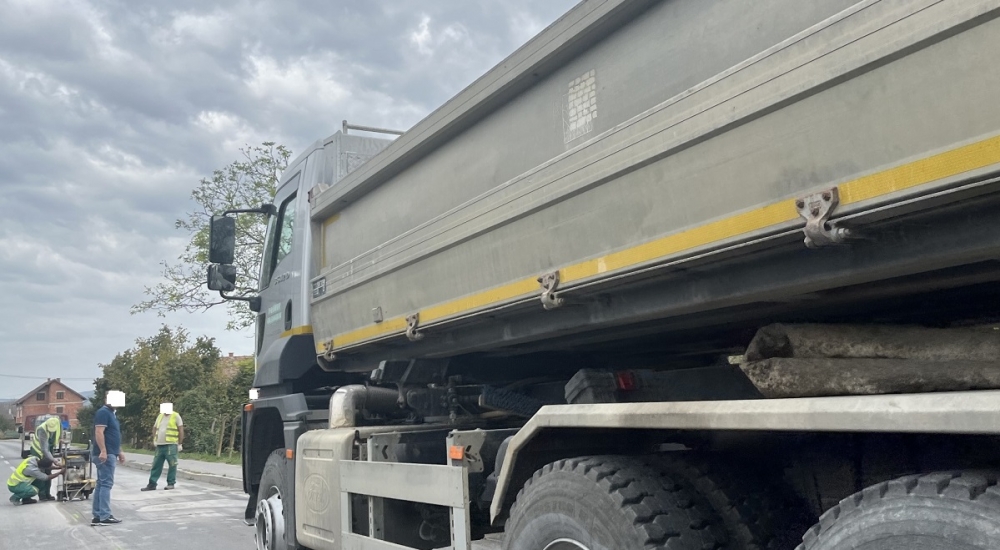 DAME I GOSPODO, IZNENAĐENJE! Cesta u Trenkovu OPET razrovana, ponovno se prometuje pomoću semafora