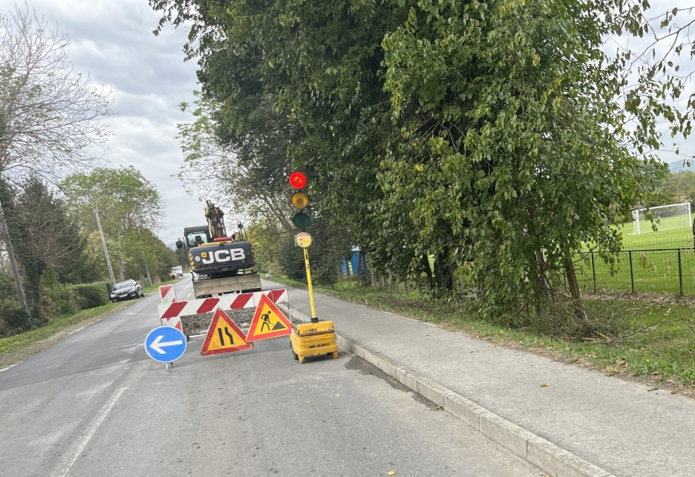 DAME I GOSPODO, IZNENAĐENJE! Cesta u Trenkovu OPET razrovana, ponovno se prometuje pomoću semafora
