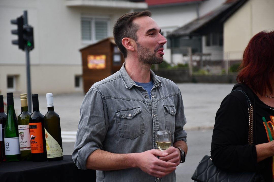 FOTO: Berbom vinograda na Trgu graševine vinari obilježili završetak berbe grožđa