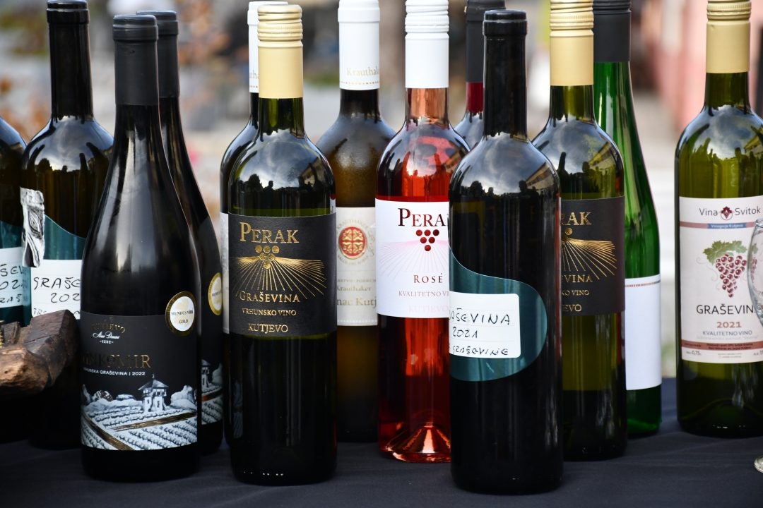 FOTO: Berbom vinograda na Trgu graševine vinari obilježili završetak berbe grožđa