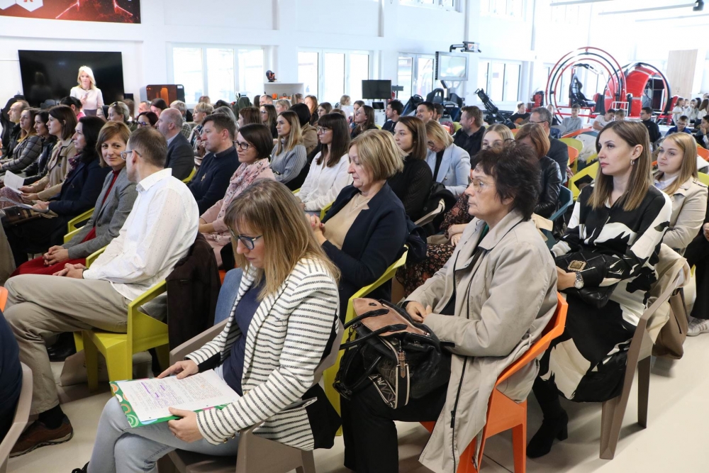 U Novskoj održan nacionalni susret učitelja i drugih odgojno-obrazovnih djelatnika katoličkih škola u okviru projekta „Ready-STEM-Grow“