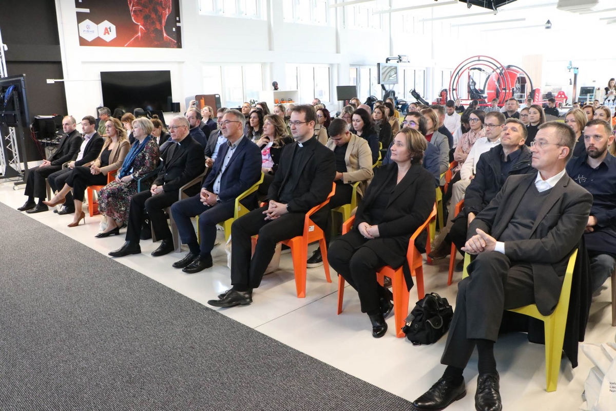 U Novskoj održan nacionalni susret učitelja i drugih odgojno-obrazovnih djelatnika katoličkih škola u okviru projekta „Ready-STEM-Grow“