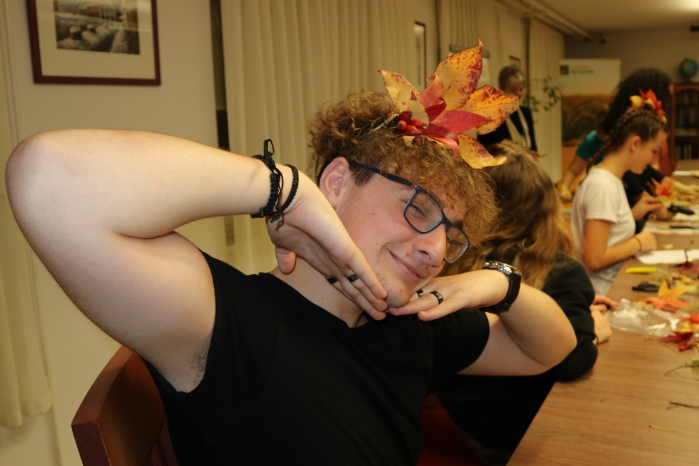 Učenici u Đačkom domu slavili jesen izrađivanjem kišobrana, pečenjem kolača, pravljenjem frizura i čitanjem poezije