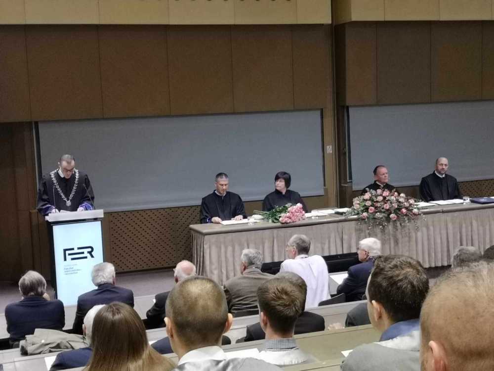 Požeškoj Gimnaziji Fakultet elektrotehnike i računalstva Sveučilišta u Zagrebu uručio Zahvalnicu za istaknut doprinos srednjoškolskom obrazovanju