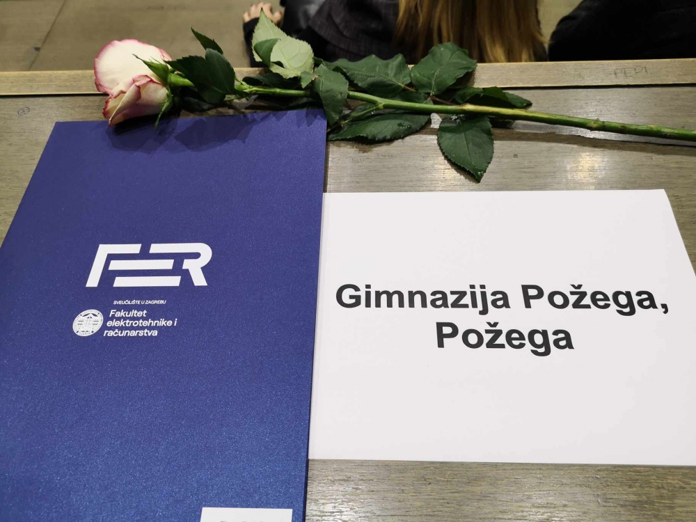 Požeškoj Gimnaziji Fakultet elektrotehnike i računalstva Sveučilišta u Zagrebu uručio Zahvalnicu za istaknut doprinos srednjoškolskom obrazovanju