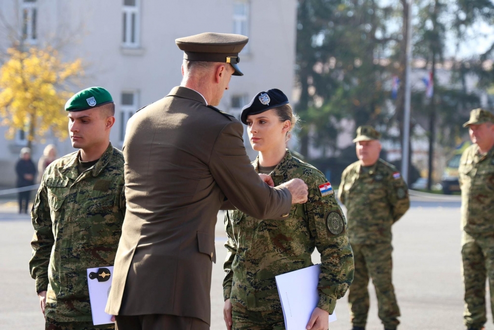 Svečana promocija prvog naraštaja Izobrazbe za prvu dočasničku dužnost: „Danas prestajete biti vođeni i postajete vođe“